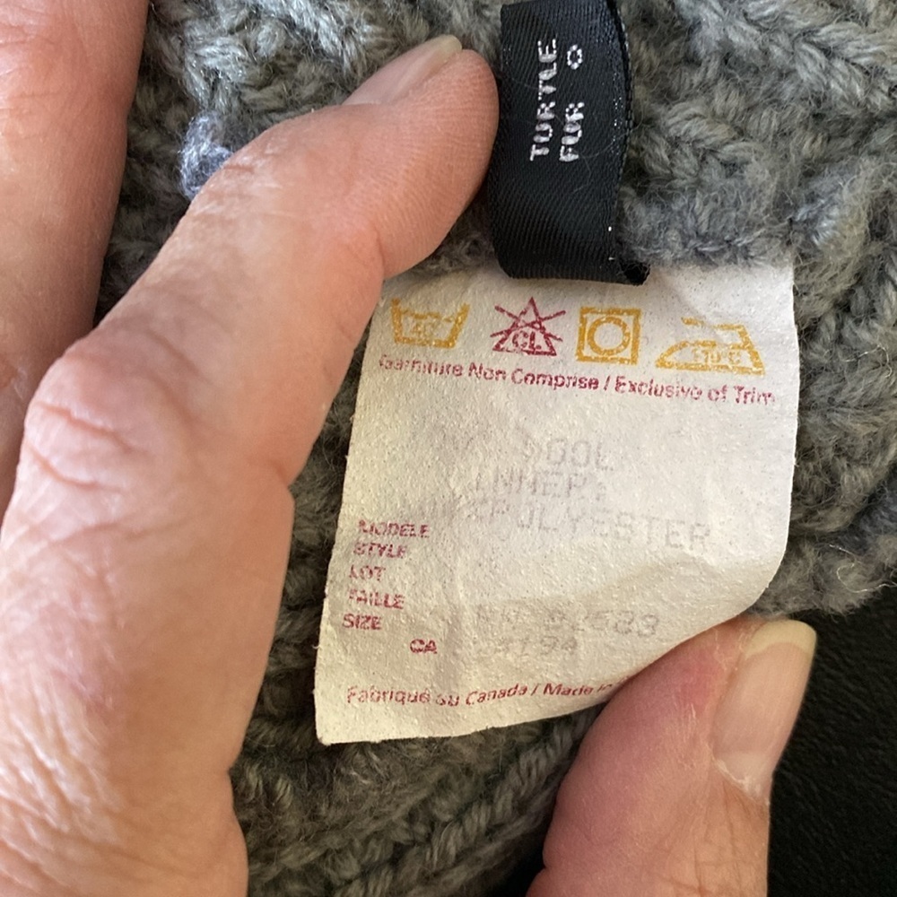 Turtle Fur Wool Knit Beanie Hat, Gray & Black with Red Design. OSFA. - Picture 5 of 9